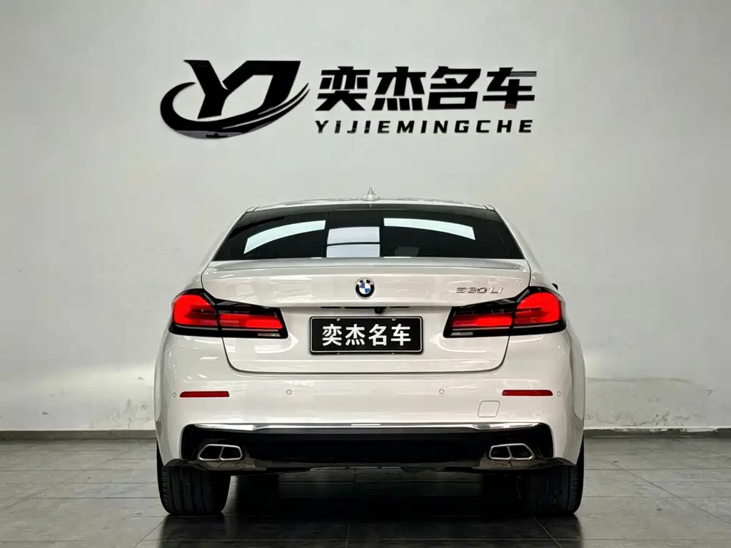 BMW 5 Series — миниатюра 8