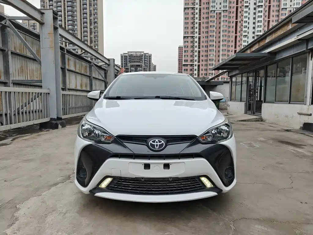Toyota Yaris L — миниатюра 2