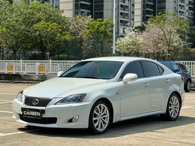 Lexus IS