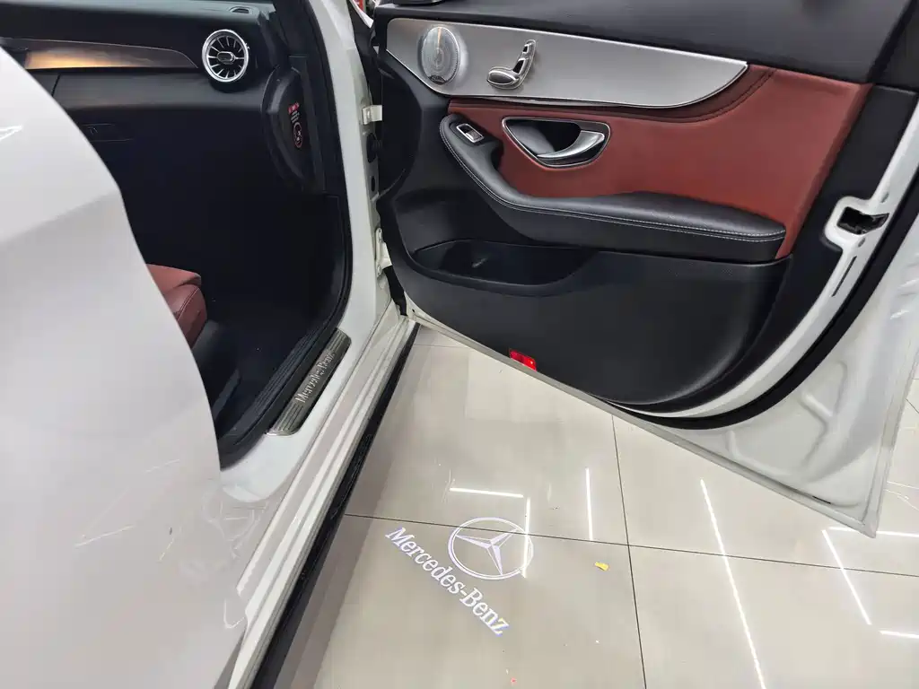 Mercedes-Benz C-Class — миниатюра 11