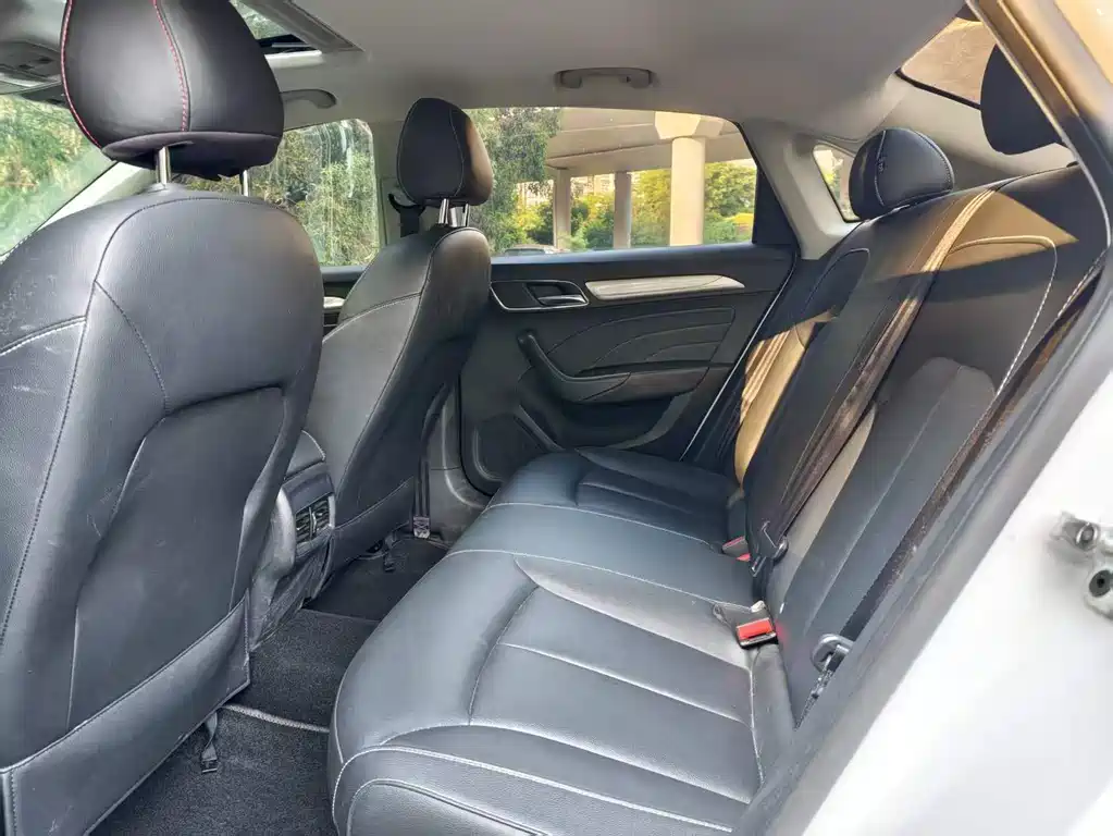 Roewe i6 New Energy — миниатюра 13