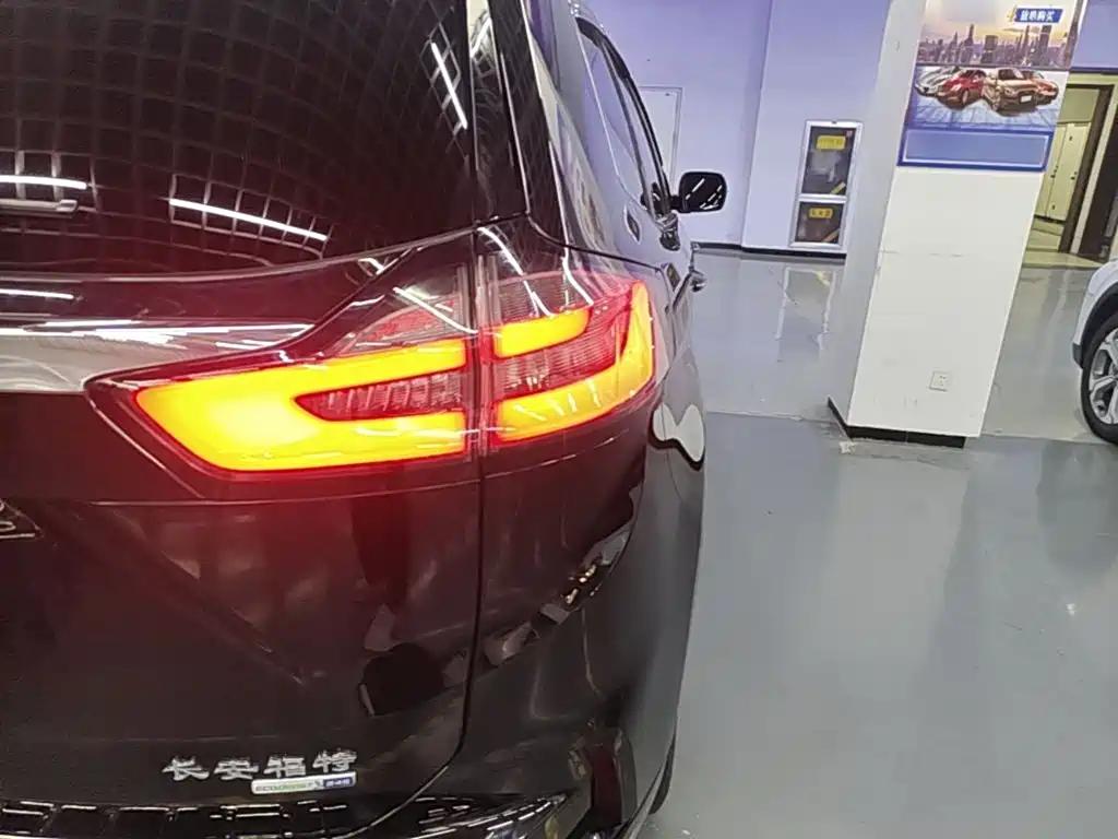 Ford Edge — миниатюра 8