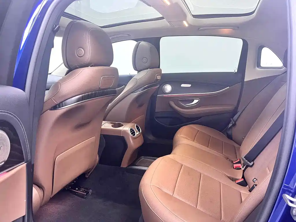 Mercedes-Benz E-Class — миниатюра 4