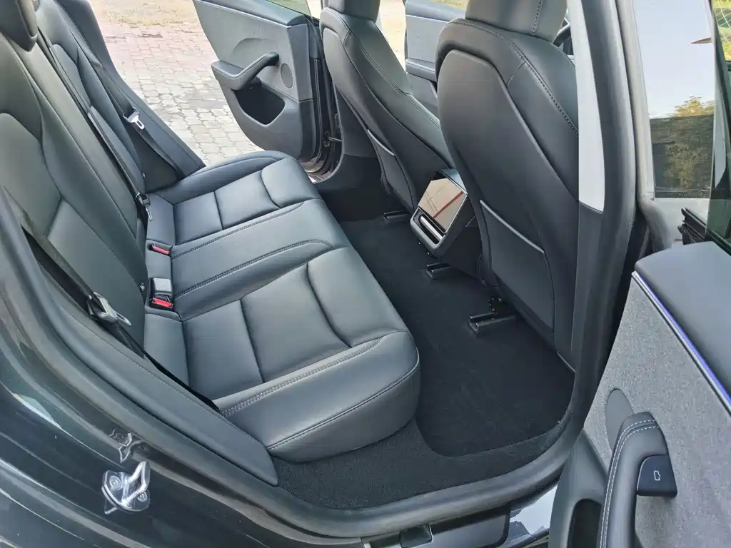Tesla Model 3 — миниатюра 11
