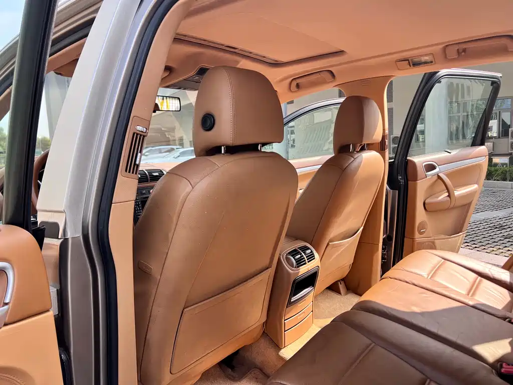 Porsche Cayenne — миниатюра 13