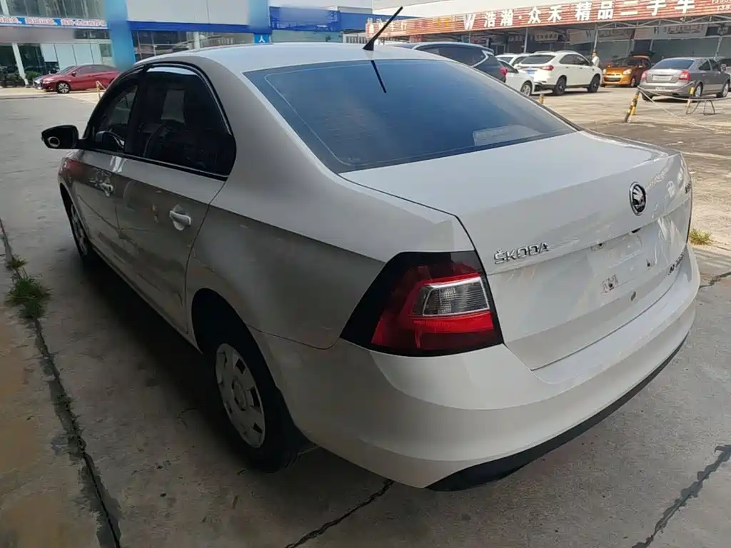 Skoda Rapid — миниатюра 5