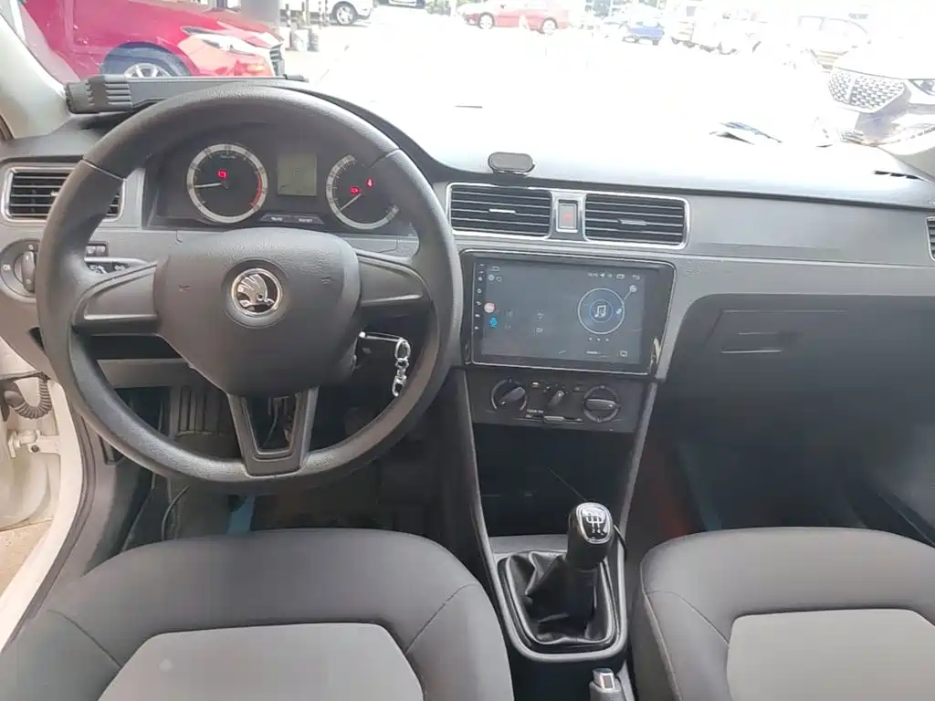 Skoda Rapid — миниатюра 10