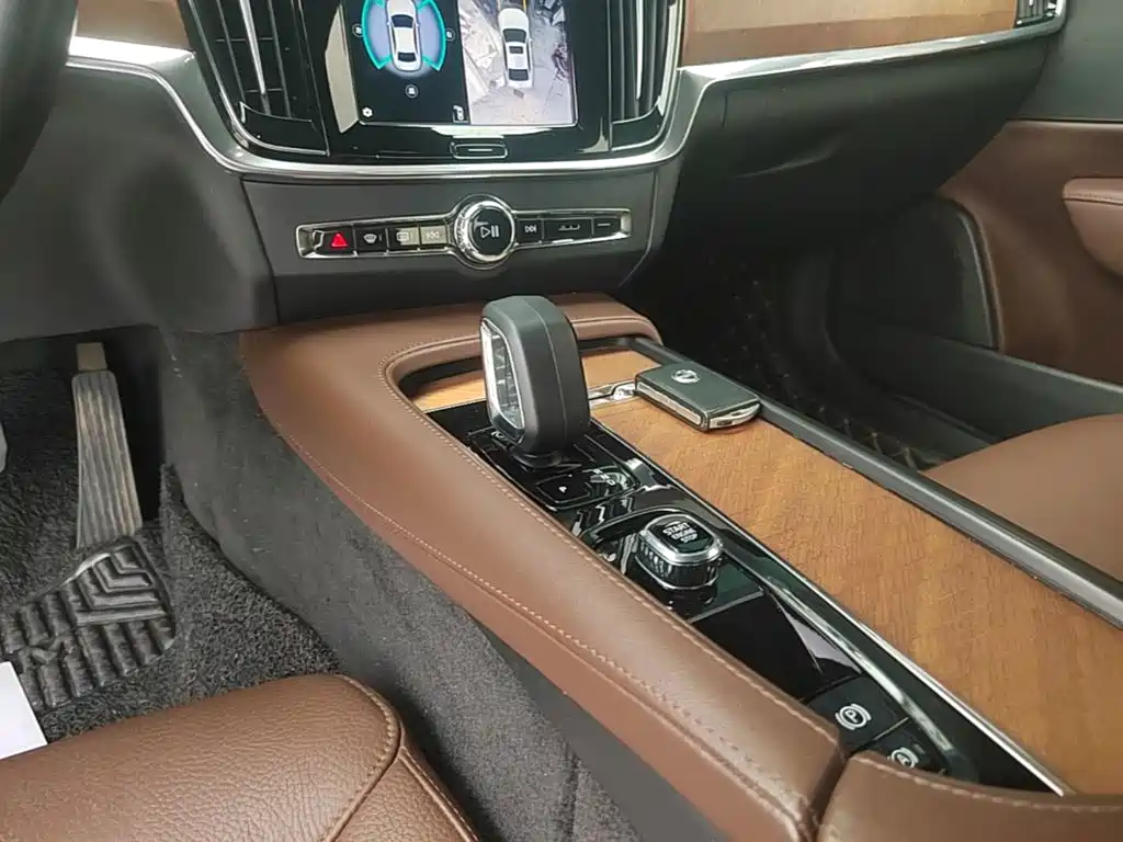 Volvo S90 — миниатюра 14