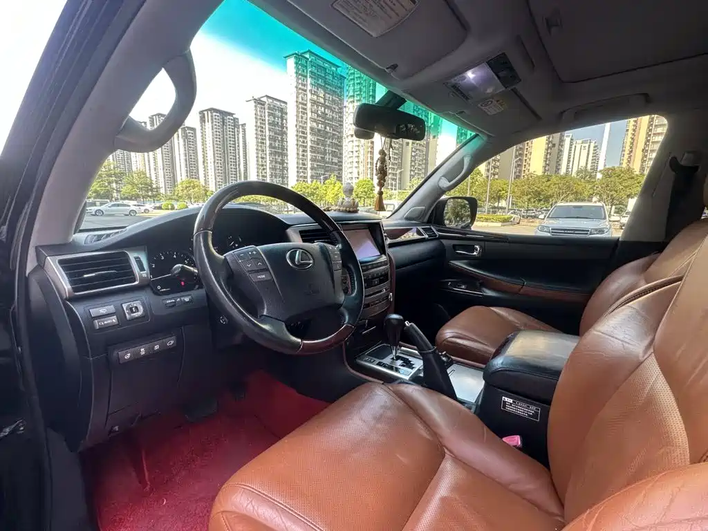 Lexus LX — миниатюра 9