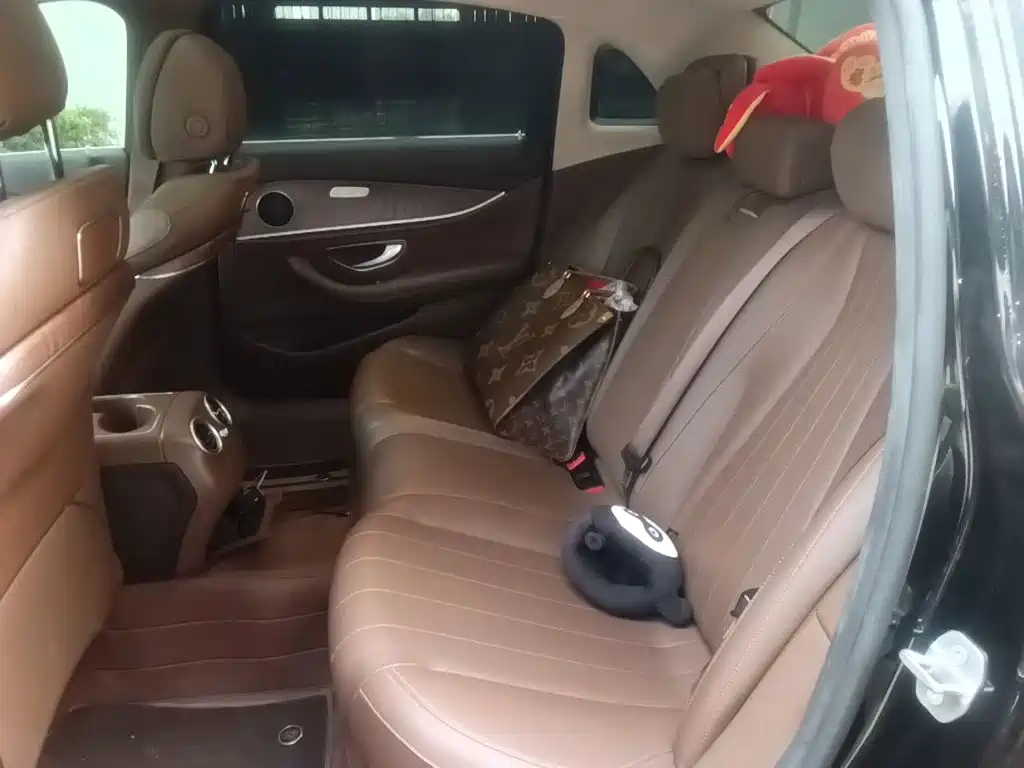 Mercedes-Benz E-Class — миниатюра 18