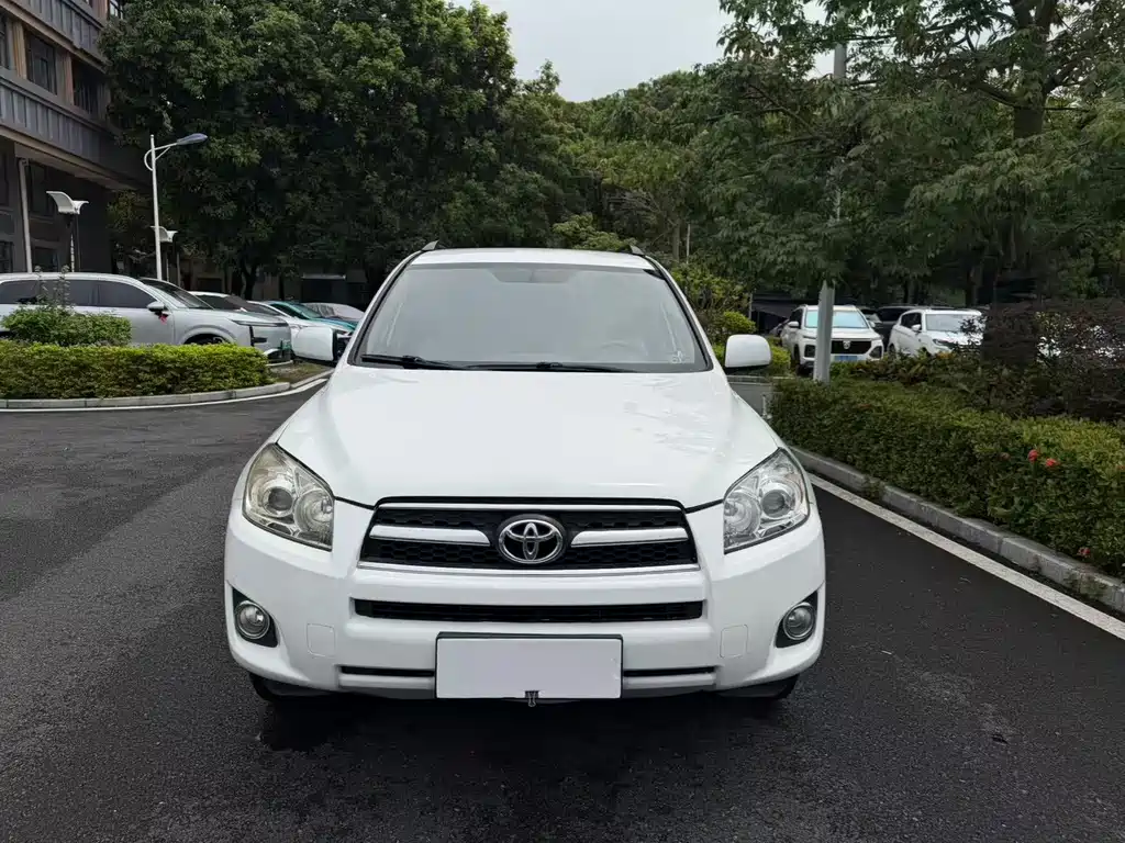 Toyota RAV4 — миниатюра 2