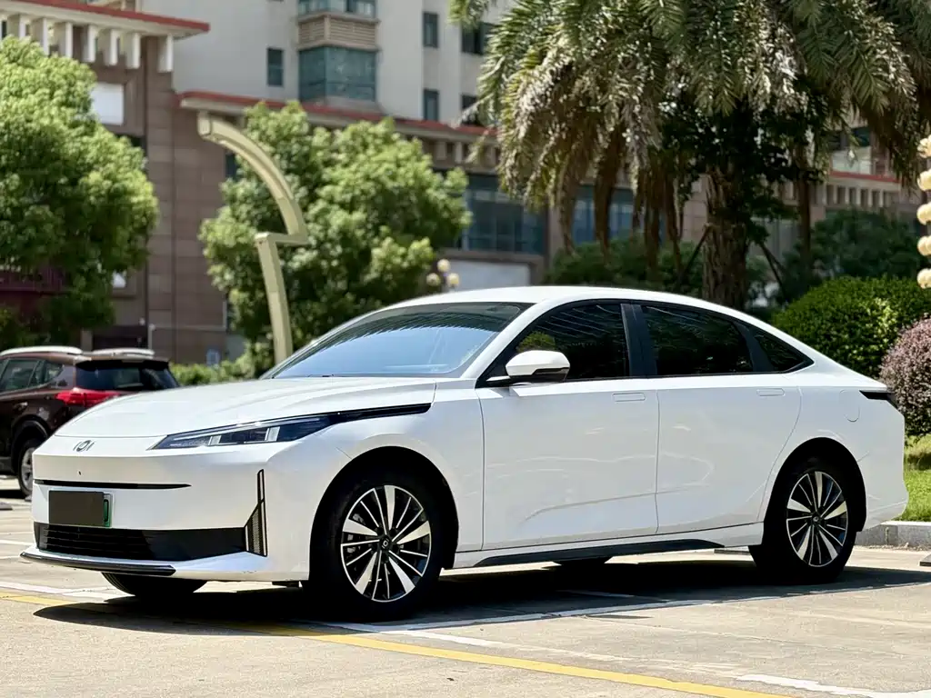 2024 Changan Nevo - zdjęcie 1 z 20