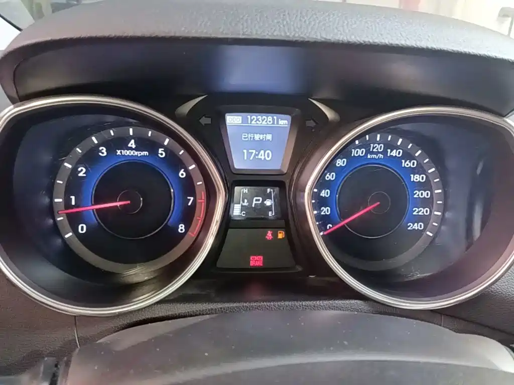 Hyundai Elantra Langdong — миниатюра 12
