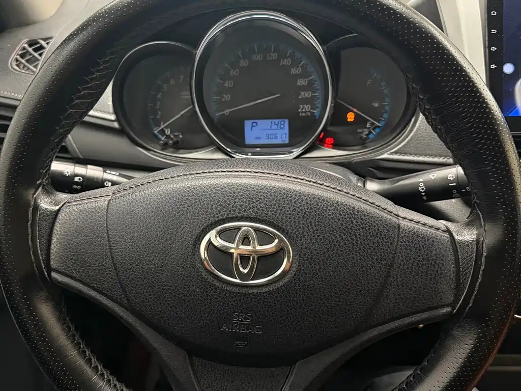 Toyota Yaris L — миниатюра 9