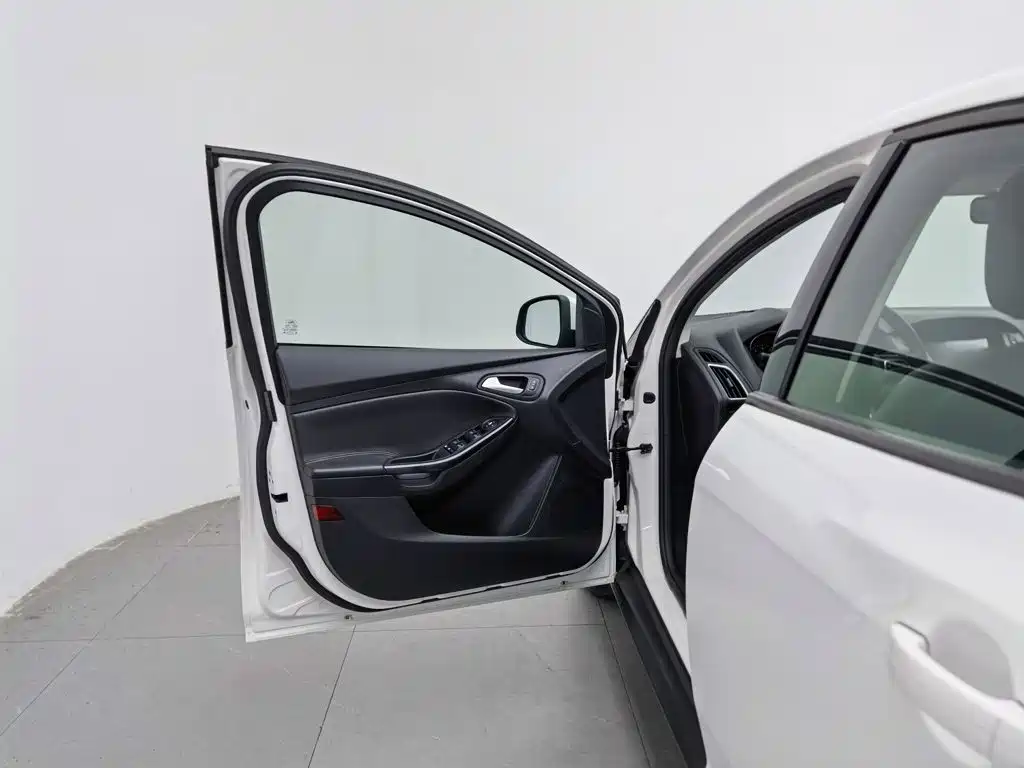 Ford Focus — миниатюра 8