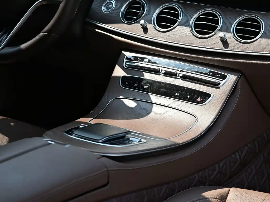 Mercedes-Benz E-Class — миниатюра 8