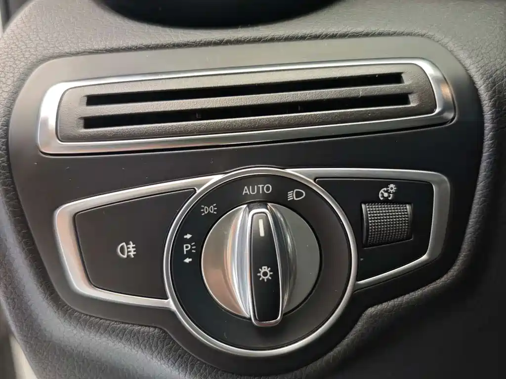 Mercedes-Benz C-Class — миниатюра 5