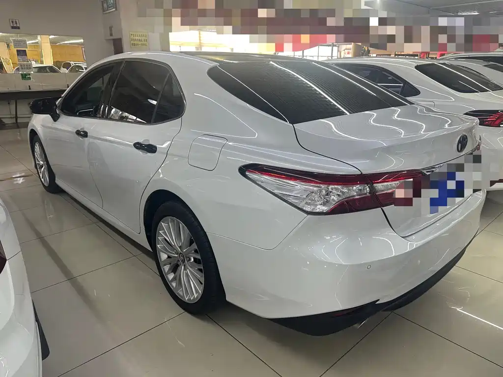Toyota Camry — миниатюра 10