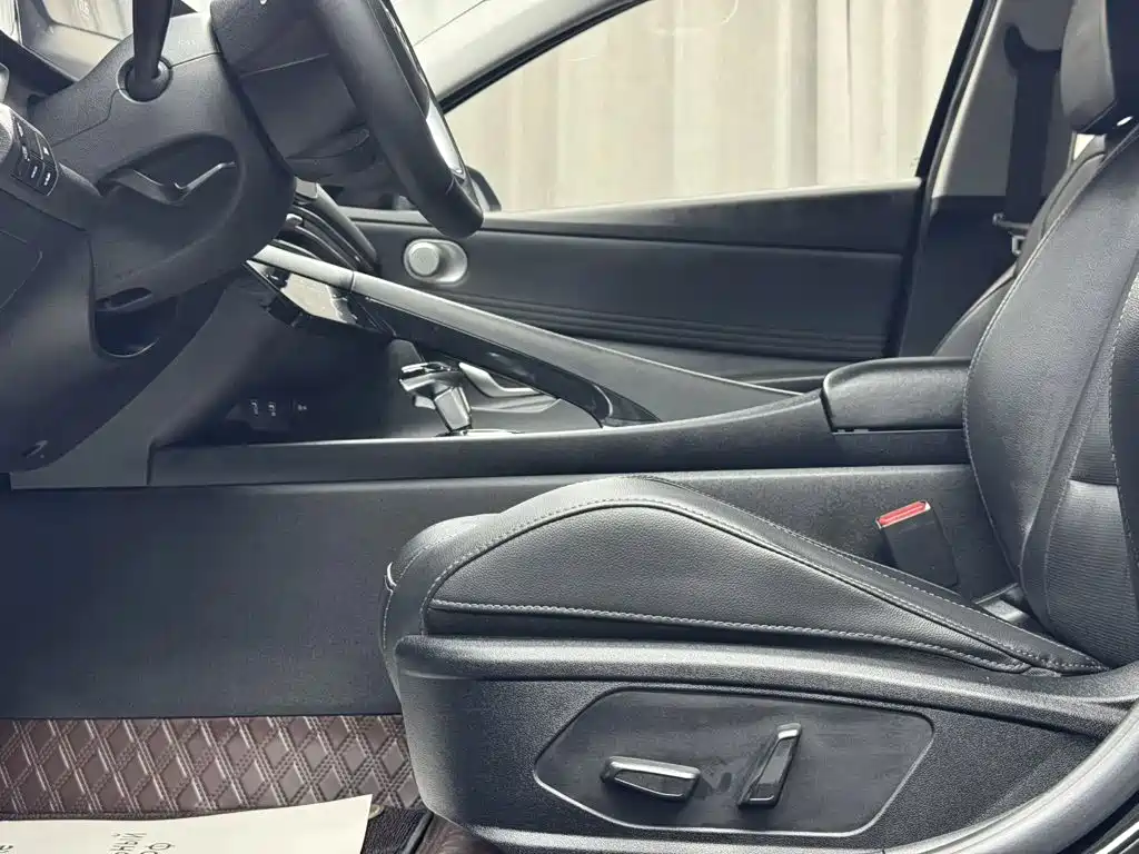 Hyundai Elantra — миниатюра 4