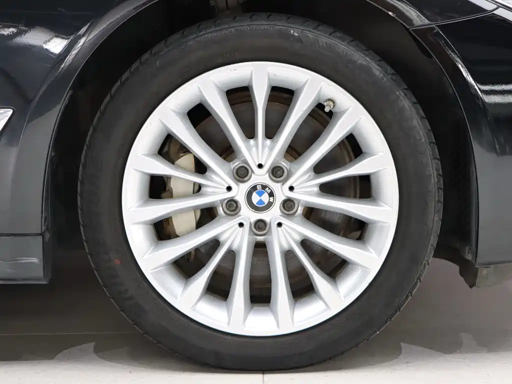 BMW 5 Series New Energy — миниатюра 27