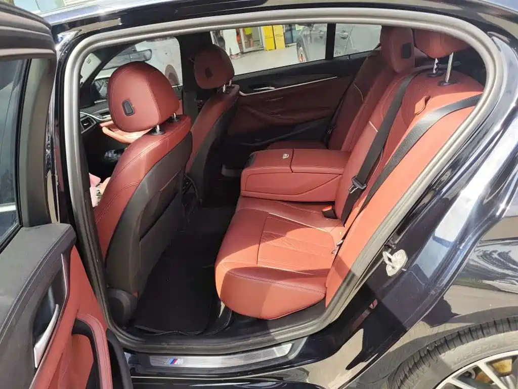 BMW 5 Series — миниатюра 10