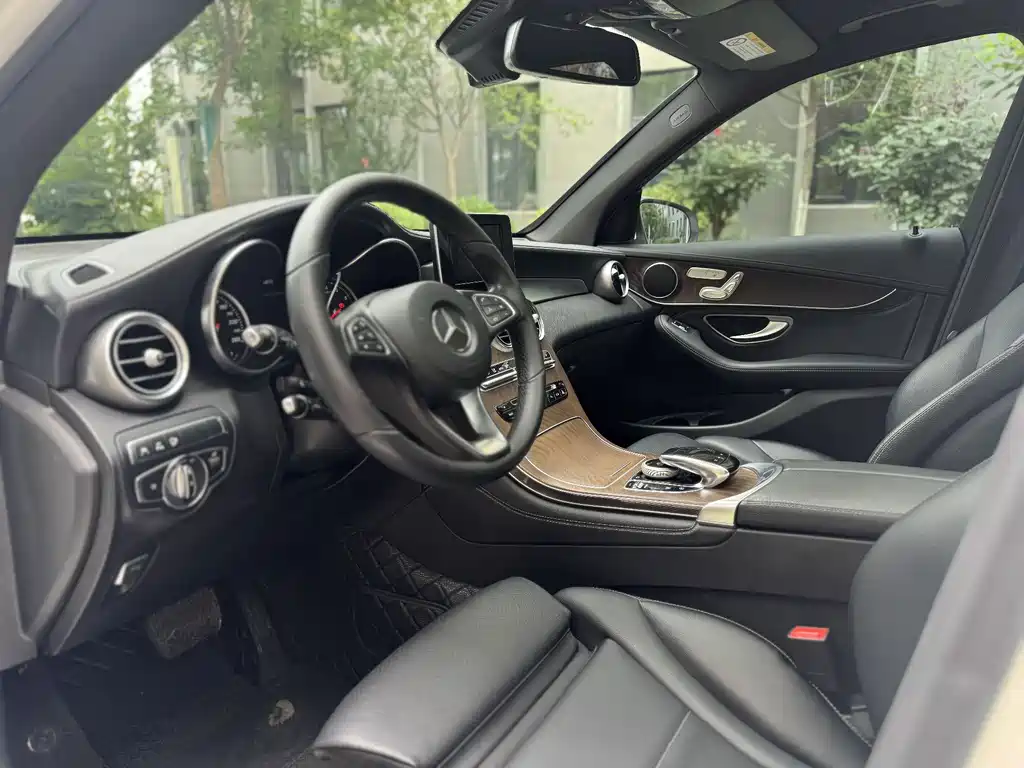 Mercedes-Benz GLC 2017 GLC 300 4MATIC