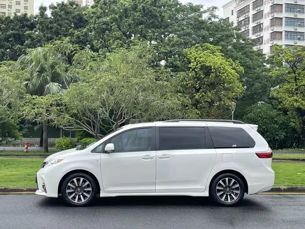 Toyota Sienna 2018 3.5L