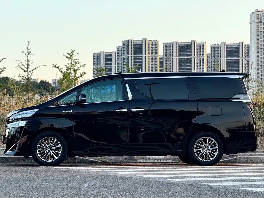 Toyota Vellfire — миниатюра 3