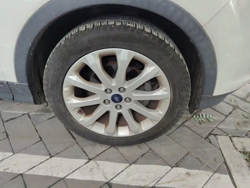 Ford Kuga — миниатюра 8