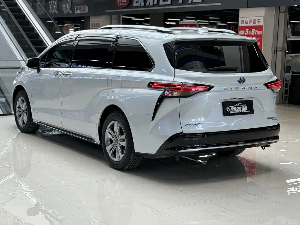 TOYOTA SIENNA