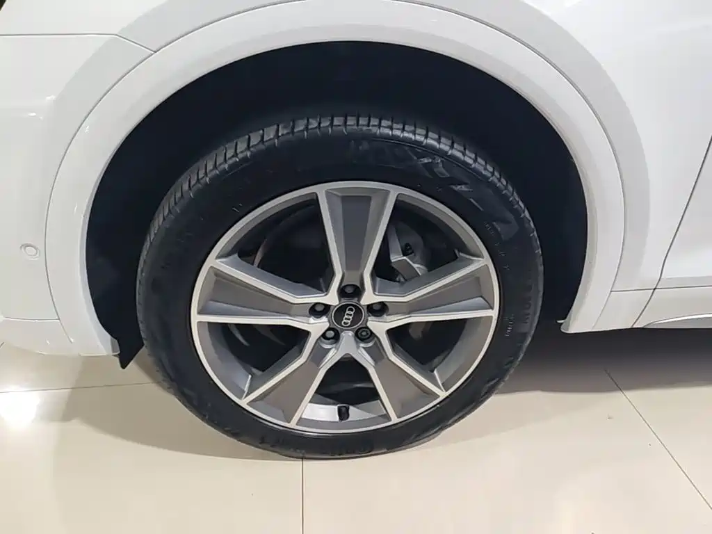 Audi Q5L Sportback — миниатюра 23