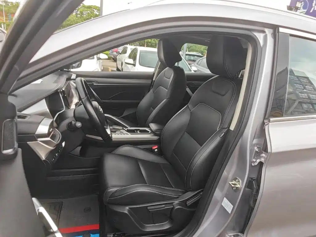 Geely Binyue — миниатюра 15