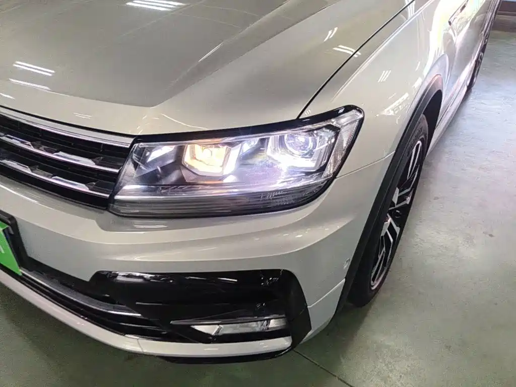 Volkswagen Tiguan L — миниатюра 24