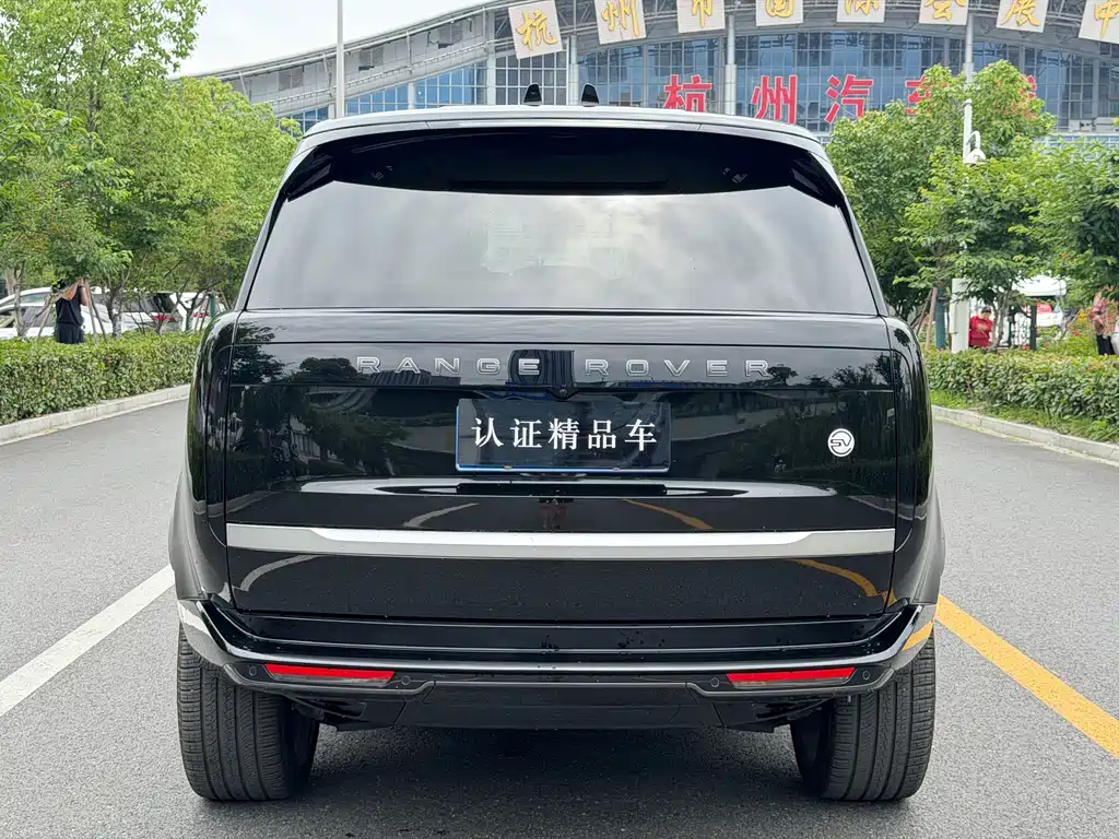Land Rover Range Rover 2024 3.0 L6 400PS SV Long Wheelbase 4 мест