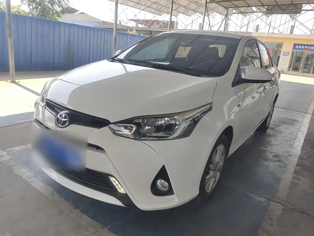Toyota Yaris L — миниатюра 2