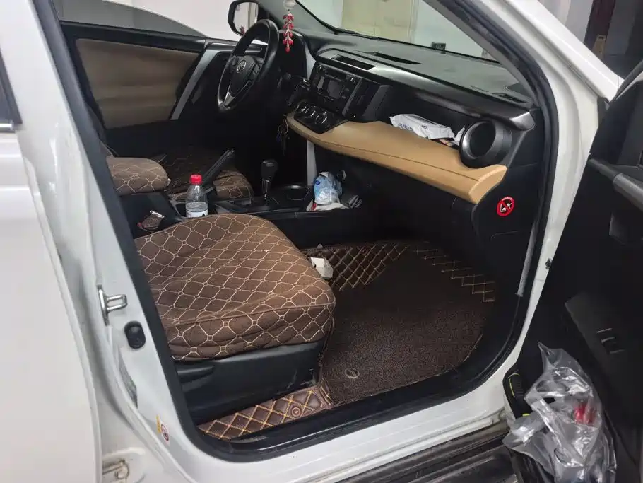 Toyota RAV4 — миниатюра 8