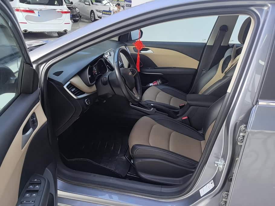Chevrolet Monza 1.5 л 2021 г. Серебристо-серый, пробег 49000 км