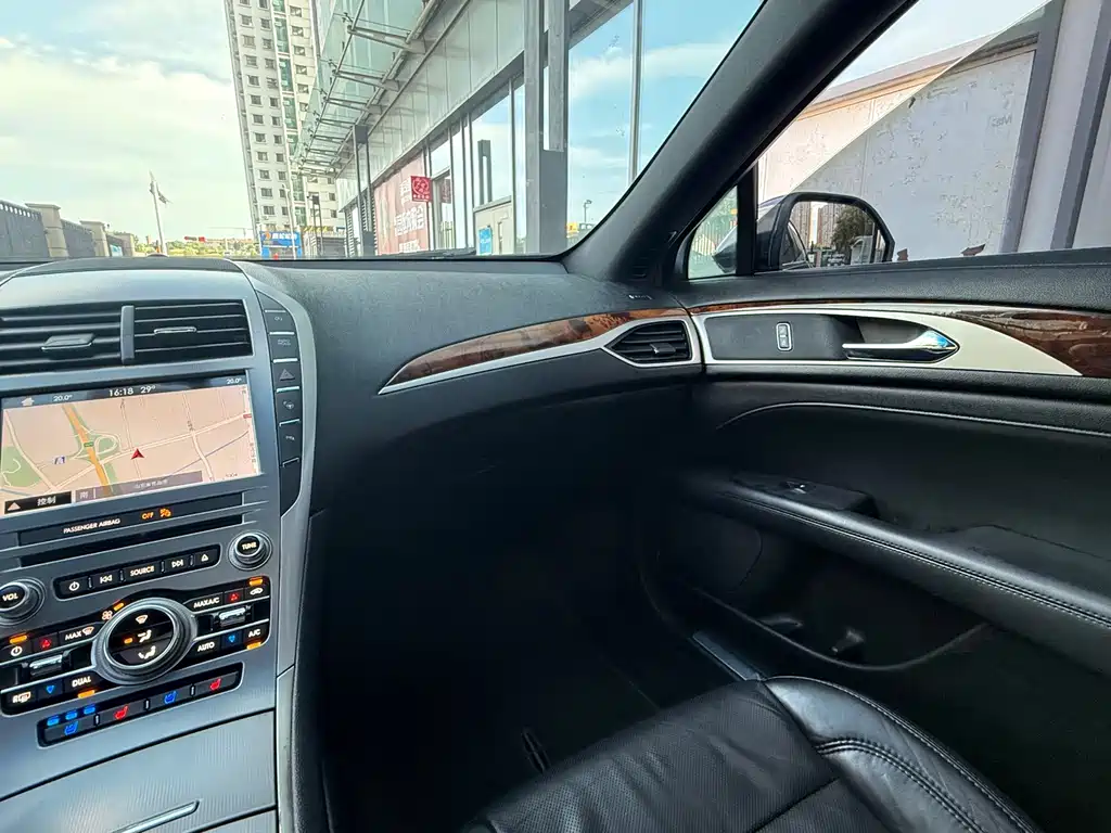 Lincoln MKZ — миниатюра 9