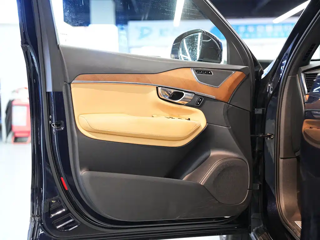 Volvo XC90 — миниатюра 15