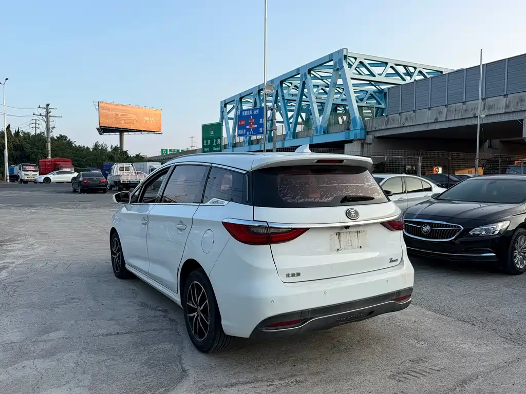 BYD MAX — миниатюра 8