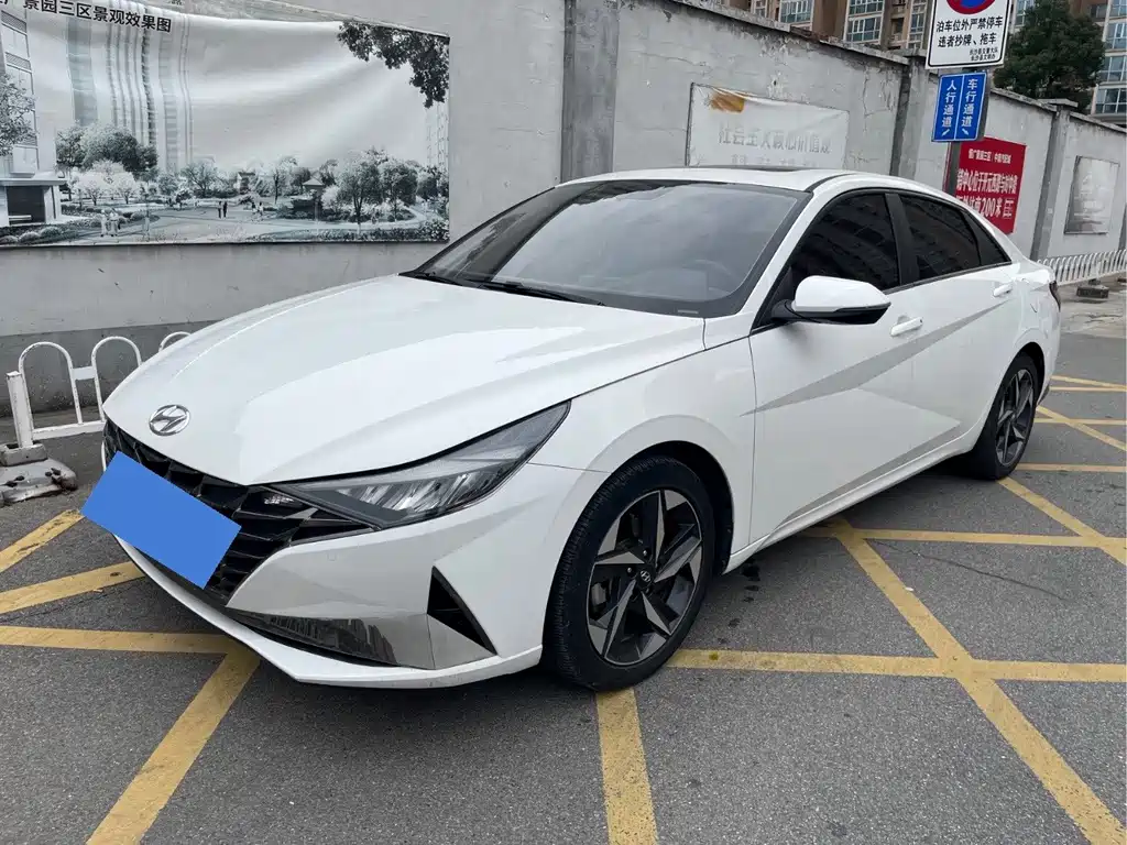 HYUNDAI ELANTRA