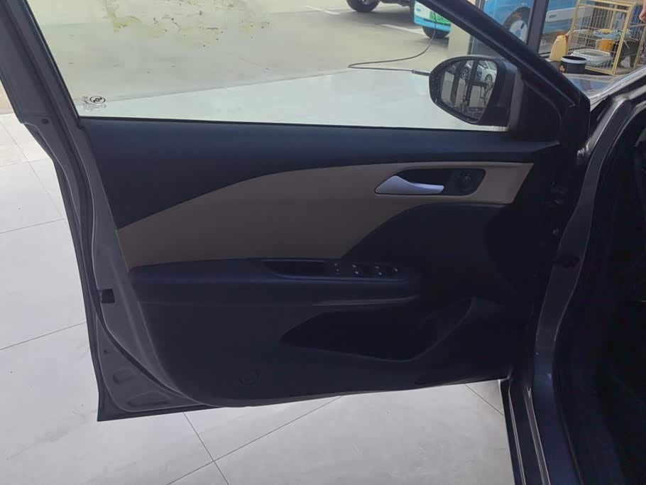 Chevrolet Monza 1.5 л 2021 г. Серебристо-серый, пробег 49000 км