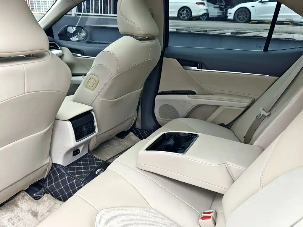 Toyota Camry — миниатюра 14