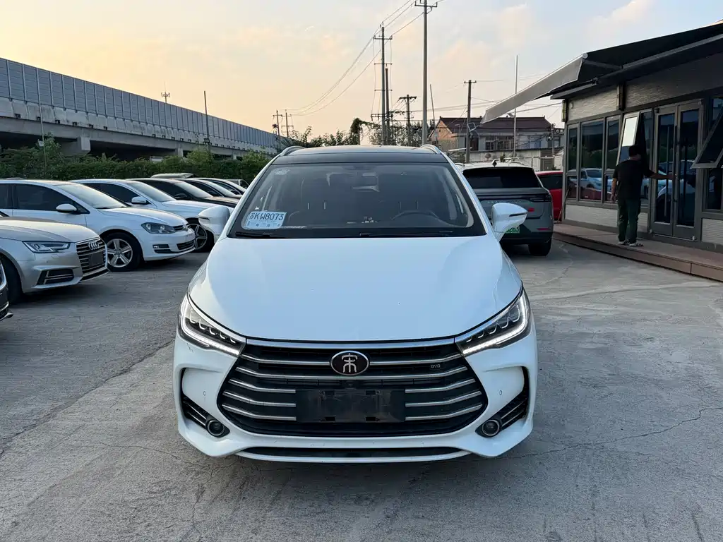 BYD MAX — миниатюра 3