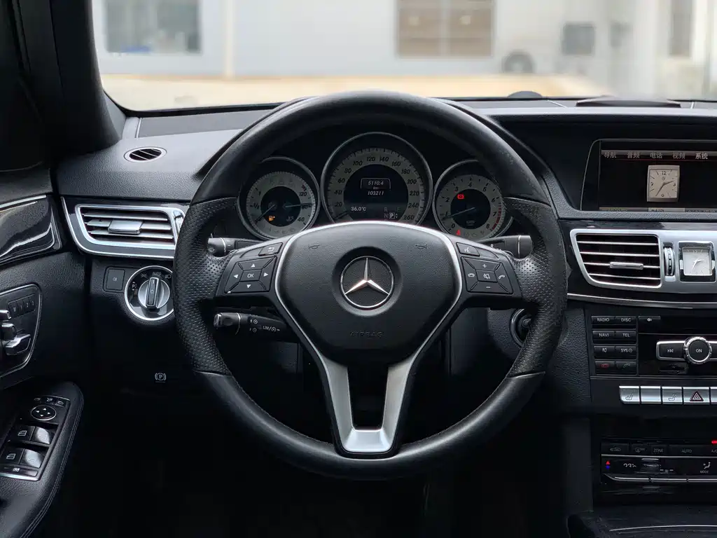 Mercedes-Benz E-Class — миниатюра 10