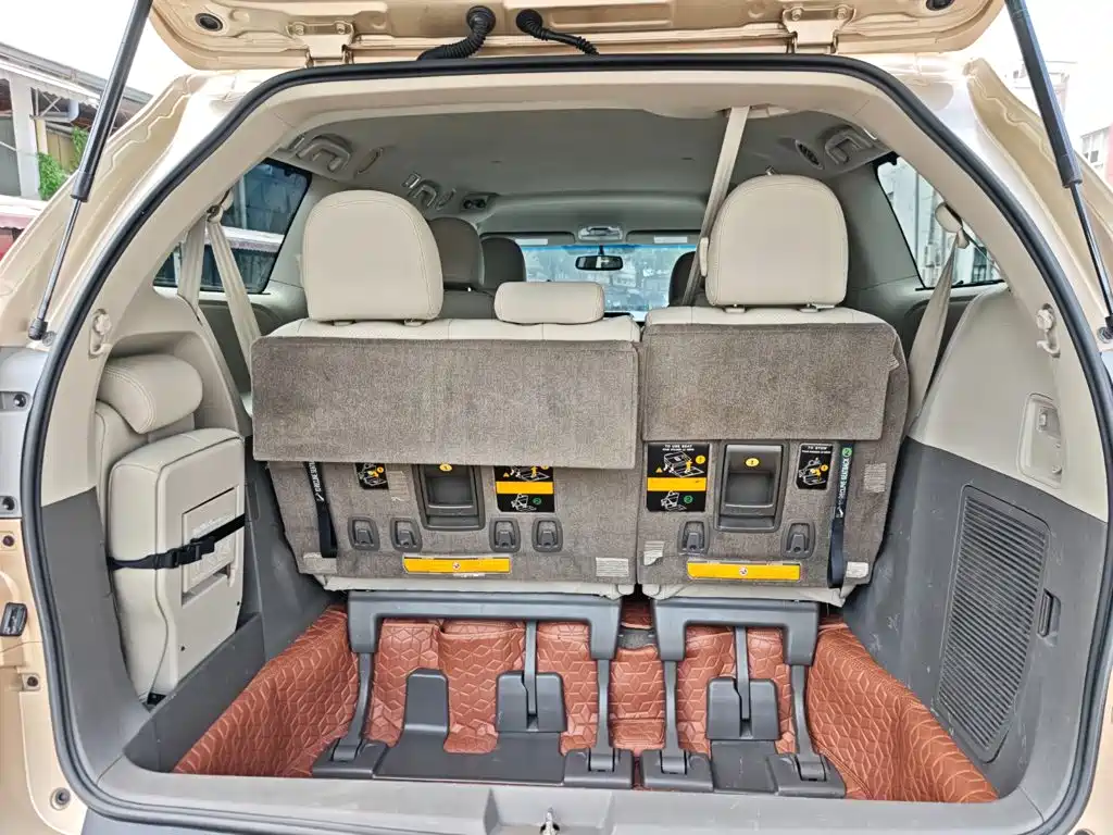 Toyota Sienna — миниатюра 27