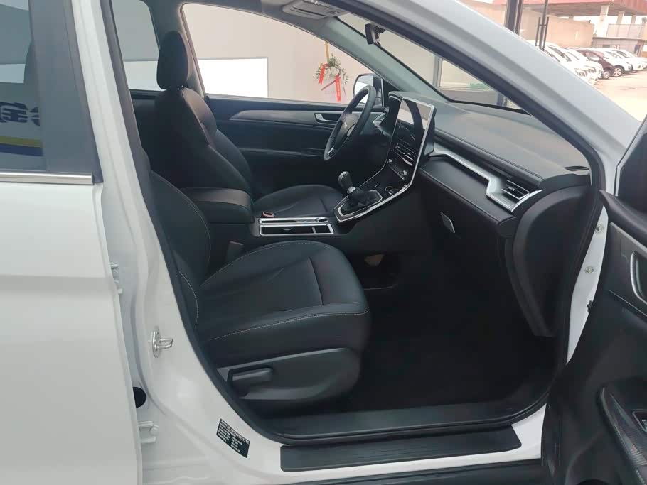 Haval Haval M6 1.5 л 2021 г. Белый, пробег 12800 км
