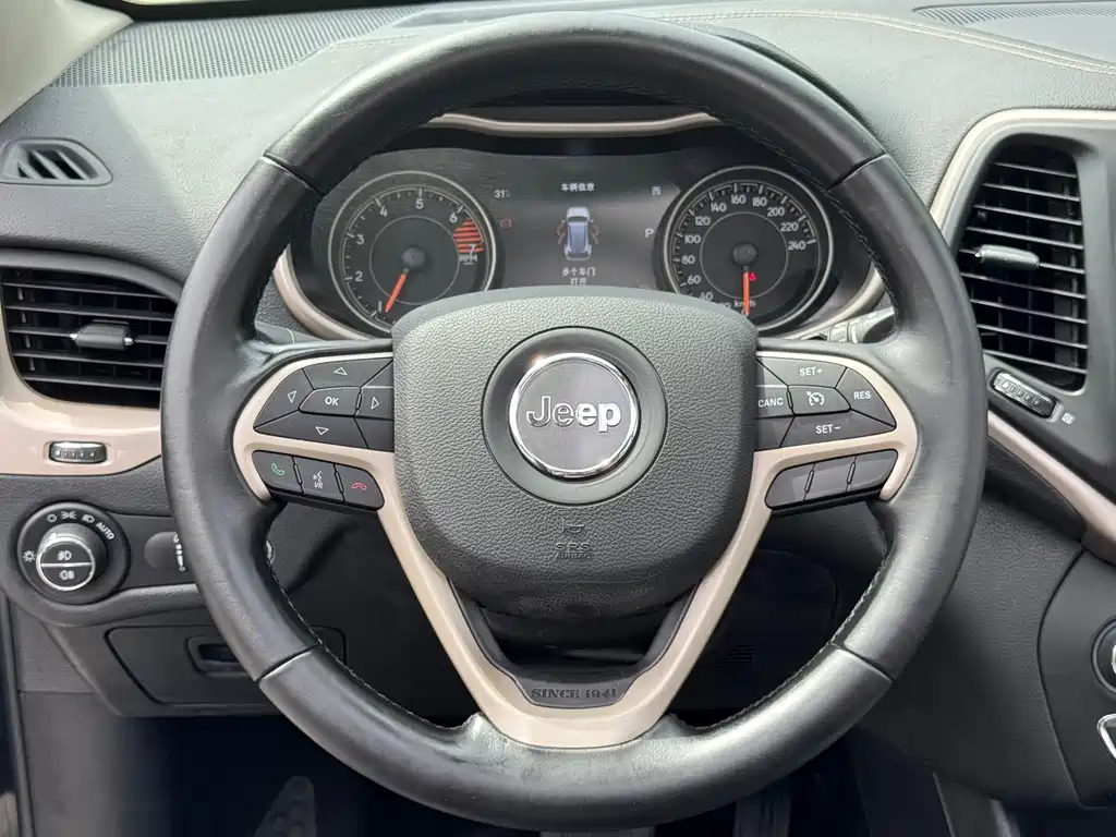 Jeep Cherokee — миниатюра 12
