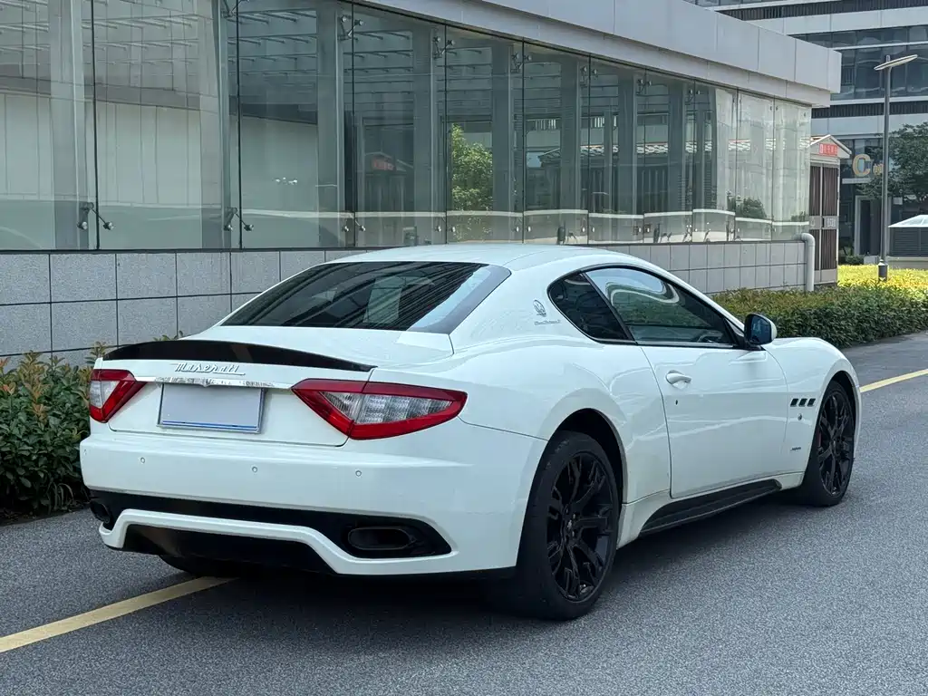 Maserati GranTurismo — миниатюра 5