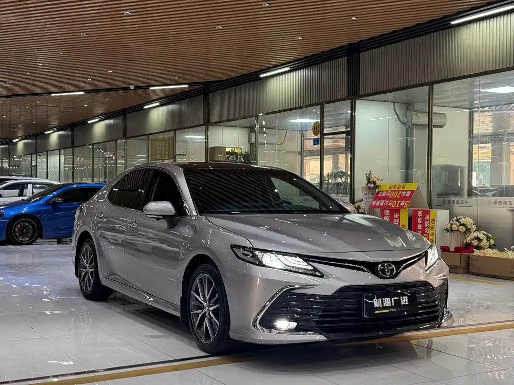 Toyota Camry — миниатюра 3